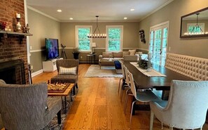Interior - River Views, Mini Gym, Deck + Fire Pit, Sleeps 8 (Sheffield)