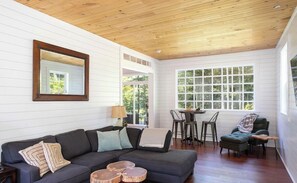 Smart TV, ping pong, offices, computer monitors - Newly Built 4 Bedroom Lake House with Kayaks & Paddle Boards! (Great Barrington)