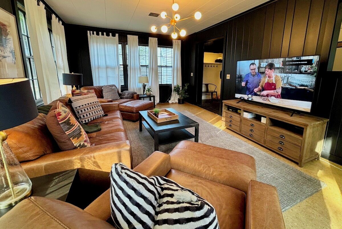 Smart TV, lareira, videogames, pebolim