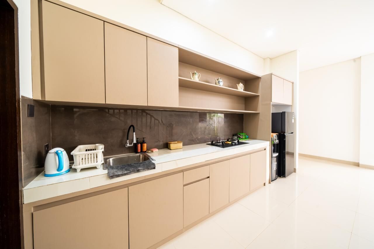 Standard-huone, parveke | Jaettu keittiö | Jääkaappi, liesi, keittoastiat/astiat/ruokailuvälineet