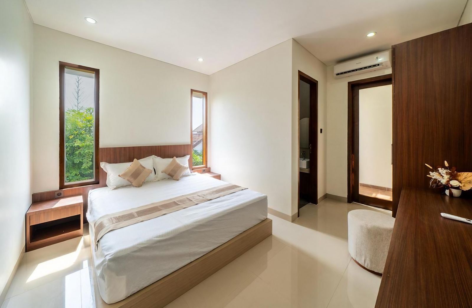 Kamar Standar, balkon