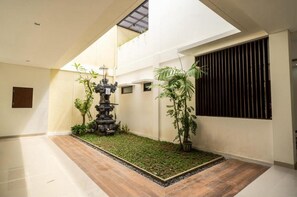 Gambar tidak terklasifikasi, 5 dari 7, tombol