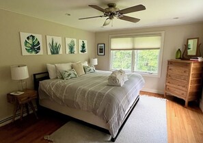 4 bedrooms, WiFi, bed sheets, wheelchair access