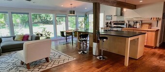 Fall Weekends: Hot Tub, Green River Hike, Sleeps 8+