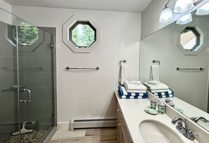 Shower - Fireplace, Privacy, Screen Porch, 1 Level Living! (Great Barrington)