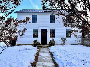 Exterior - Sunny West Stockbridge, Main floor Primary! (West Stockbridge)