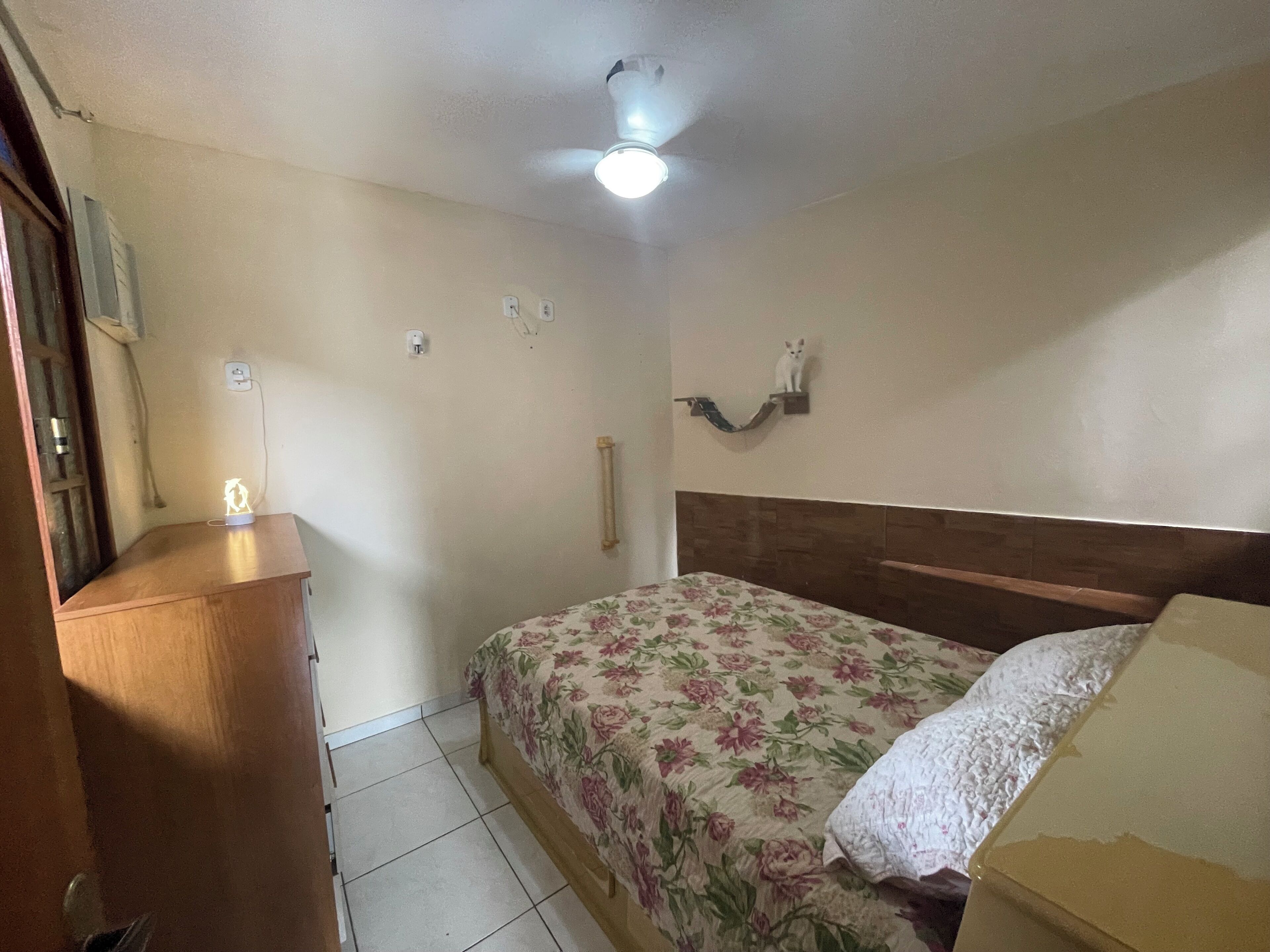 Ferros/tábuas de passar roupa, Wi-Fi de cortesia, roupa de cama