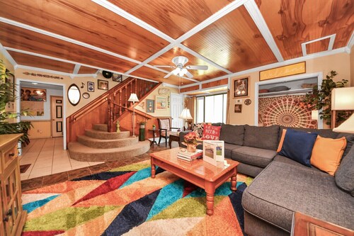 Beatles-Themed Retreat| Unique Stay in Channelview