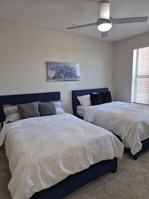 2 bedrooms, desk, iron/ironing board, WiFi