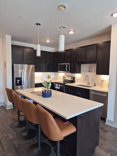 Cozy 2-bedroom in fabulous Frisco: pool and Gym Universal kids Resort 5 mins!