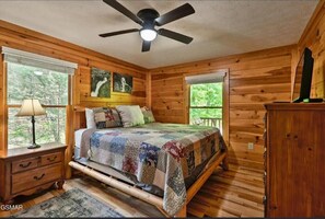 2 多间卧室、熨斗/熨衣板、免费 WiFi、床单