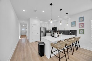 5 bedrooms - Beach Home Sauna Cold Plunge E-bikes (Jacksonville Beach)