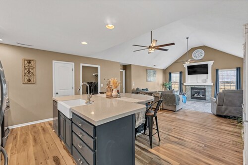 Pet-Friendly Near Kansas City, Fenced Yard, King Suite, Blackstone