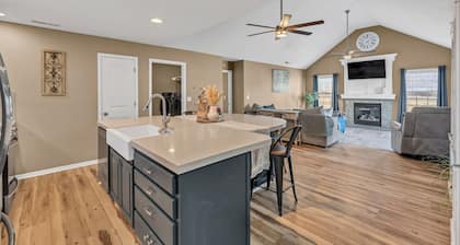 Pet-Friendly Near Kansas City, Fenced Yard, King Suite, Blackstone