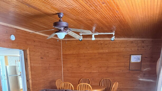 A cozy room with a sectional sofa, wooden ceiling, and a ceiling fan. - Property Rental 699 Per Week + Boat Rental 799 Per Week + Fees (Barnett)