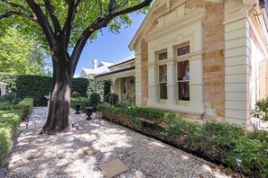 Exterior - Victorian Villa with Pool near CBD (Saint Peters)