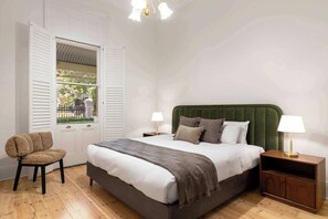3 bedrooms, desk, iron/ironing board, WiFi - Victorian Villa with Pool near CBD (Saint Peters)