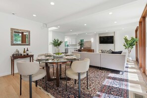 Dining - Beverly Hills 2BR Villa | Pool & Views | C&C (Beverly Hills)