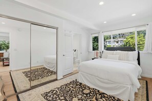 2 bedrooms, WiFi - Beverly Hills 2BR Villa | Pool & Views | C&C (Beverly Hills)