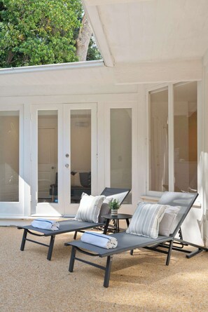 Terrace/patio - Beverly Hills 2BR Villa | Pool & Views | C&C (Beverly Hills)