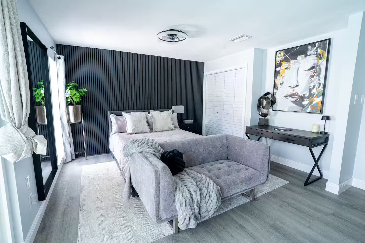 4 bedrooms, iron/ironing board, WiFi, bed sheets