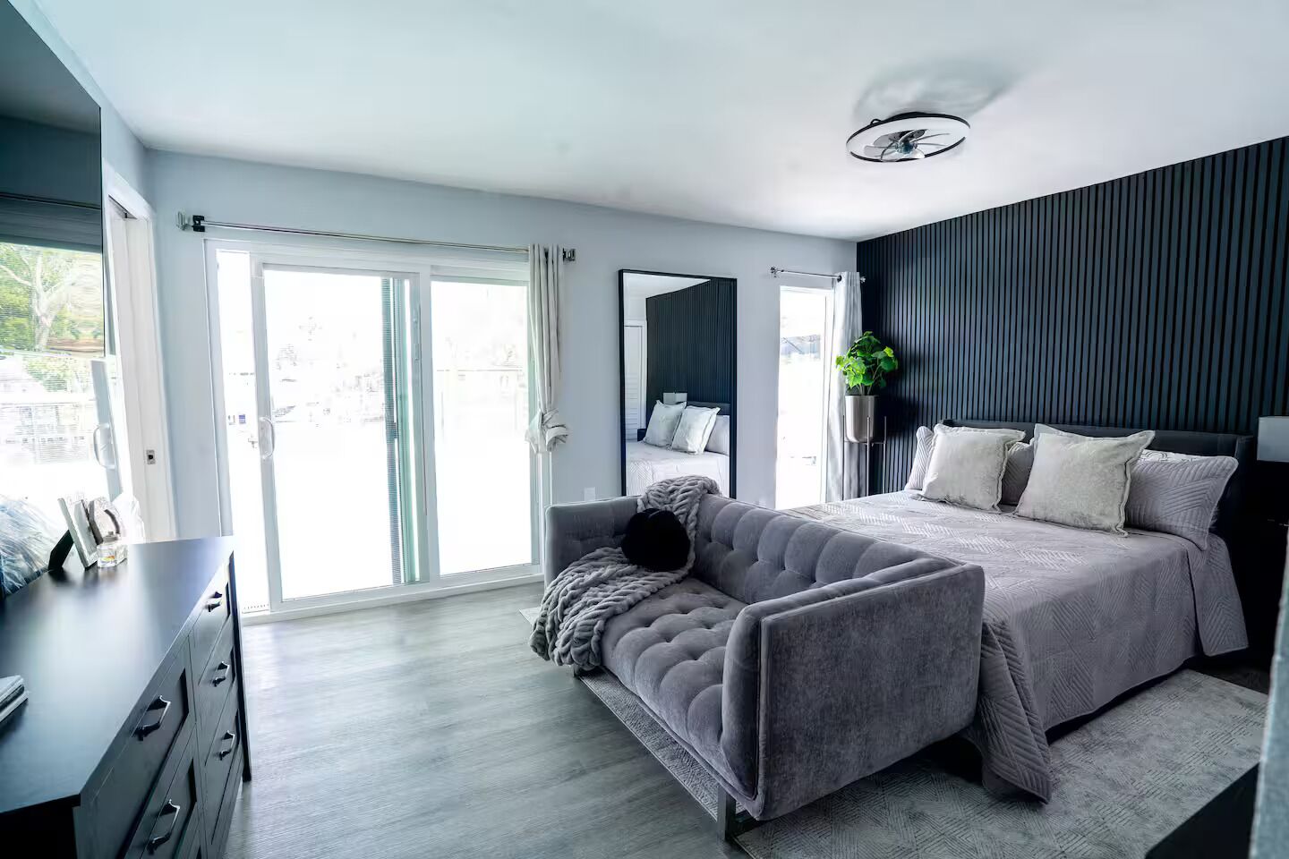 4 bedrooms, iron/ironing board, WiFi, bed sheets