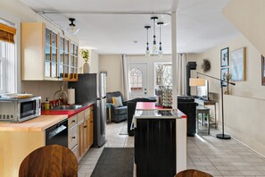 Réfrigérateur, four, plaque de cuisson, lave-vaisselle