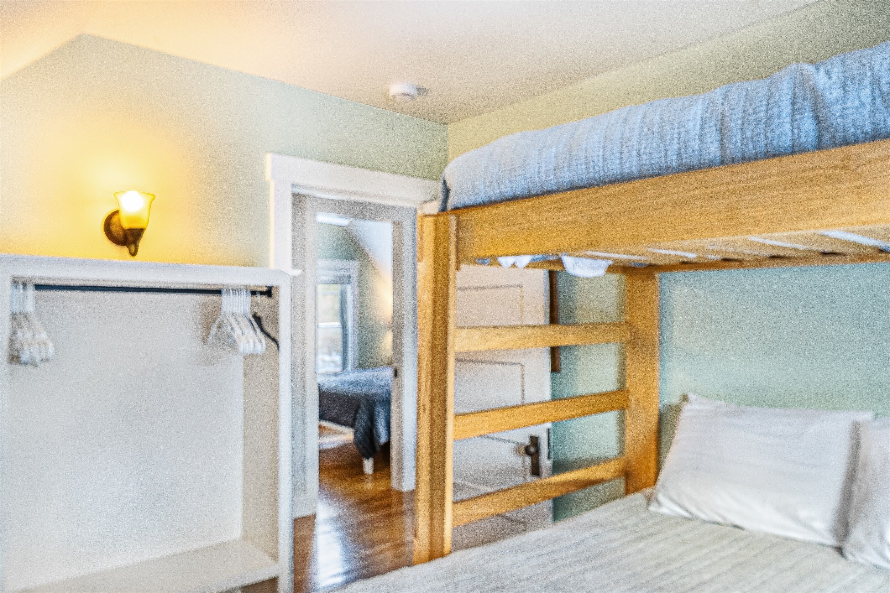 書桌、熨斗/熨衫板、可攜式嬰兒床、免費 Wi-Fi