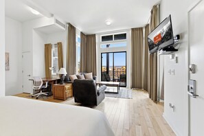 2 habitaciones, escritorio, tabla de planchar con plancha y wifi gratis 