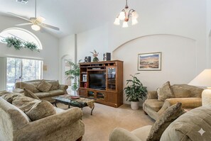 TV, offices - Private Pool with spa and Game Room Near Disney (Kissimmee)