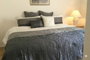 4 bedrooms, iron/ironing board, WiFi, bed sheets - Private Pool with spa and Game Room Near Disney (Kissimmee)