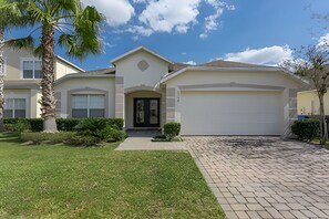 Exterior - Private Pool with spa and Game Room Near Disney (Kissimmee)