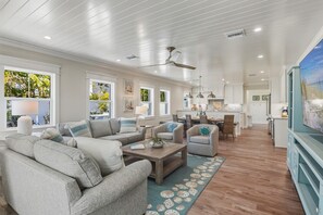 Smart TV, ping pong - A Perfect Day: Gulf Front! Rooftop Deck, Putt Putt, Pool Spa by Anna Maria Life (Anna Maria)