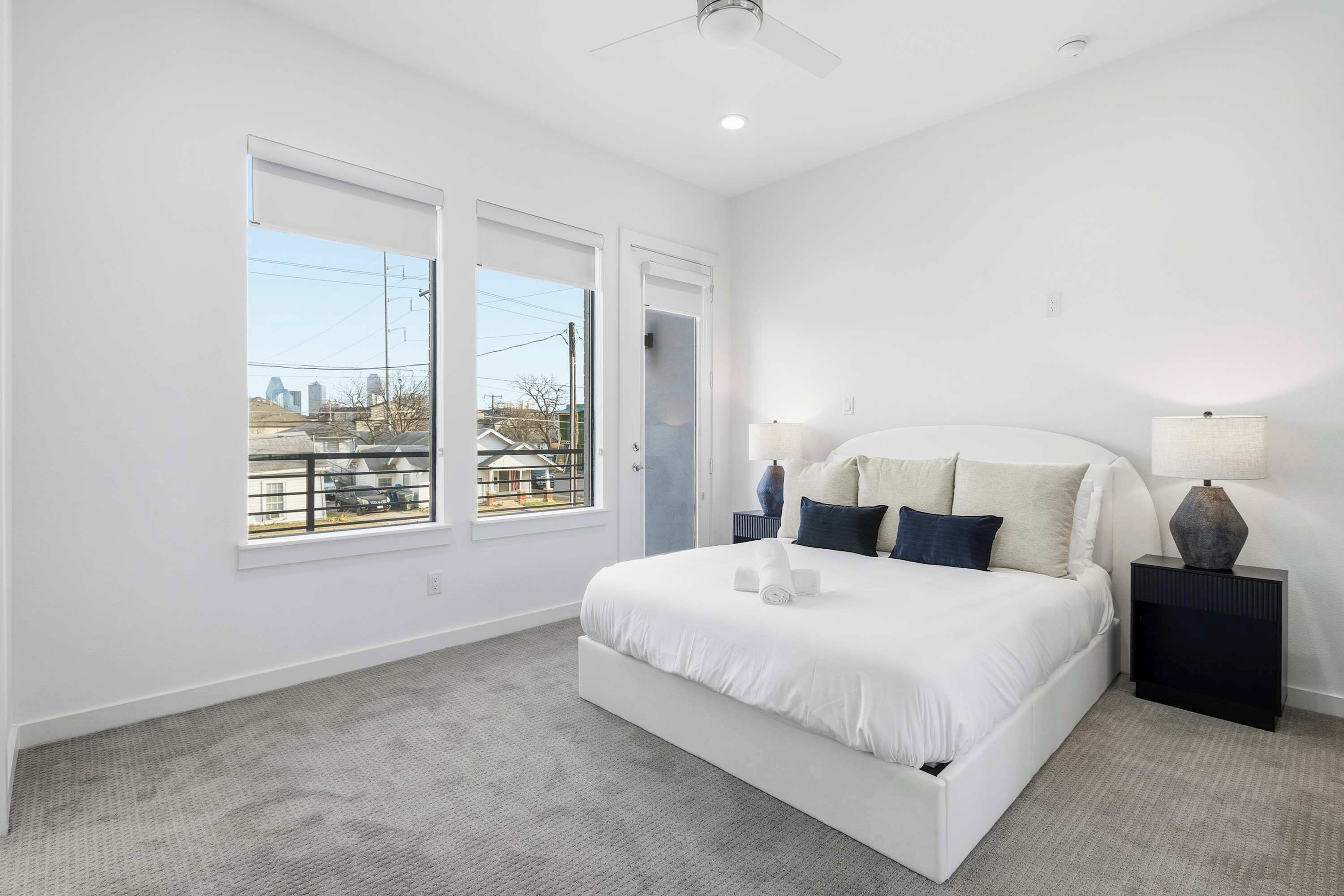 3 habitaciones, tabla de planchar con plancha, wifi y ropa de cama 