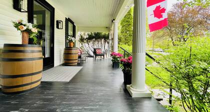 King's Gate
Old Town Luxury Home|Walk to Shaw & Lake|4 King Beds|BBQ|EV Charger