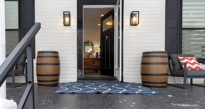 King's Gate 269
Walk to Queen St + 4 king Beds + EV Charger