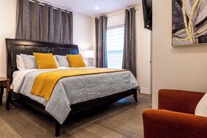 3 bedrooms, desk, iron/ironing board, travel crib