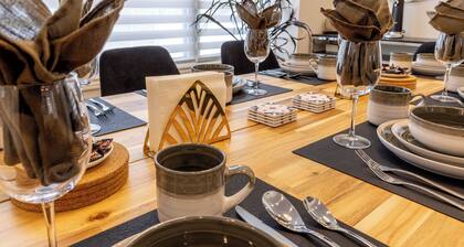 King's Gate
Old Town Luxury Home|Walk to Shaw & Lake|4 King Beds|BBQ|EV Charger