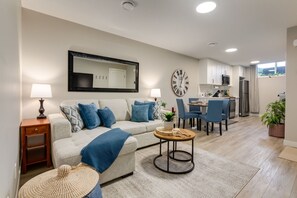 Smart TV - Newly Built Suite | Central • Kitchen • Laundry • Soaktub • Workspace (Calgary)