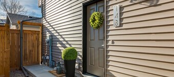 Newly Built Suite | Central • Kitchen • Laundry • Soaktub • Workspace