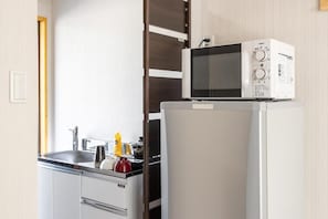 雪櫃、微波爐、爐具、廚房用具/餐具/器皿
