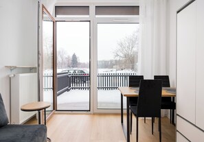 Dining - Aleja Krakowska Harmony Apartment (Warszawa)