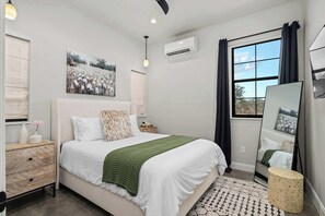 1 slaapkamer, een strijkplank/strijkijzer, wifi, beddengoed