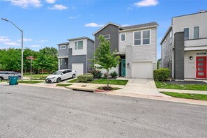 House - Spacious 2BR Flex Room Home Near Tech Campuses (Pflugerville)