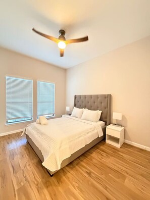 3 bedrooms, desk, iron/ironing board, WiFi - Modern 3BR Home | Quiet Location | Close to PGA (Prosper)
