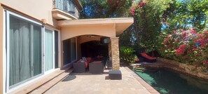 Terrace/patio - Spacious beautiful house with a swimming pool (Los Angeles)