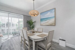 Dining - Waterfront Townhome w/ Garage – St. Pete (St. Petersburg)