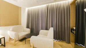 Individually furnished, blackout drapes, soundproofing, free WiFi - Gimhae The Van Hotel (Gimhae)