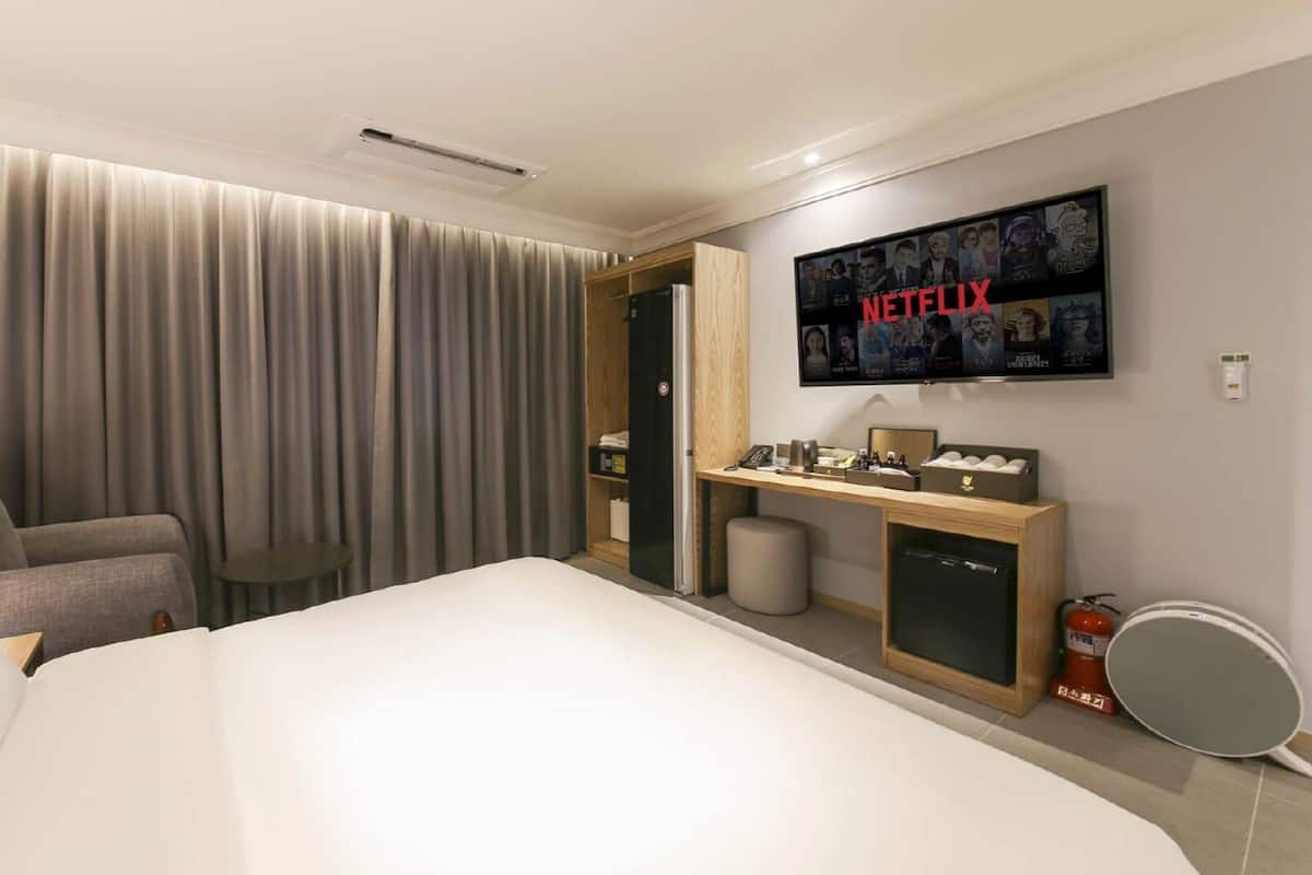 Deluxe A | Trang bị nội thất với thiết kế riêng biệt, màn/rèm cản sáng