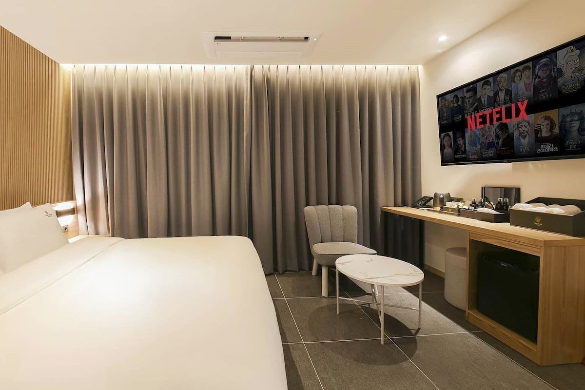 Deluxe B | Individually furnished, blackout drapes, soundproofing, free WiFi